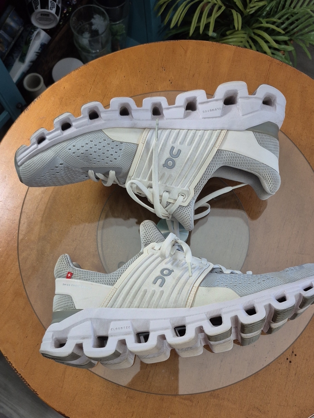 On Running Women's Athletic Shoes - Light Gray & White. Size 10 - Picture 2 of 8